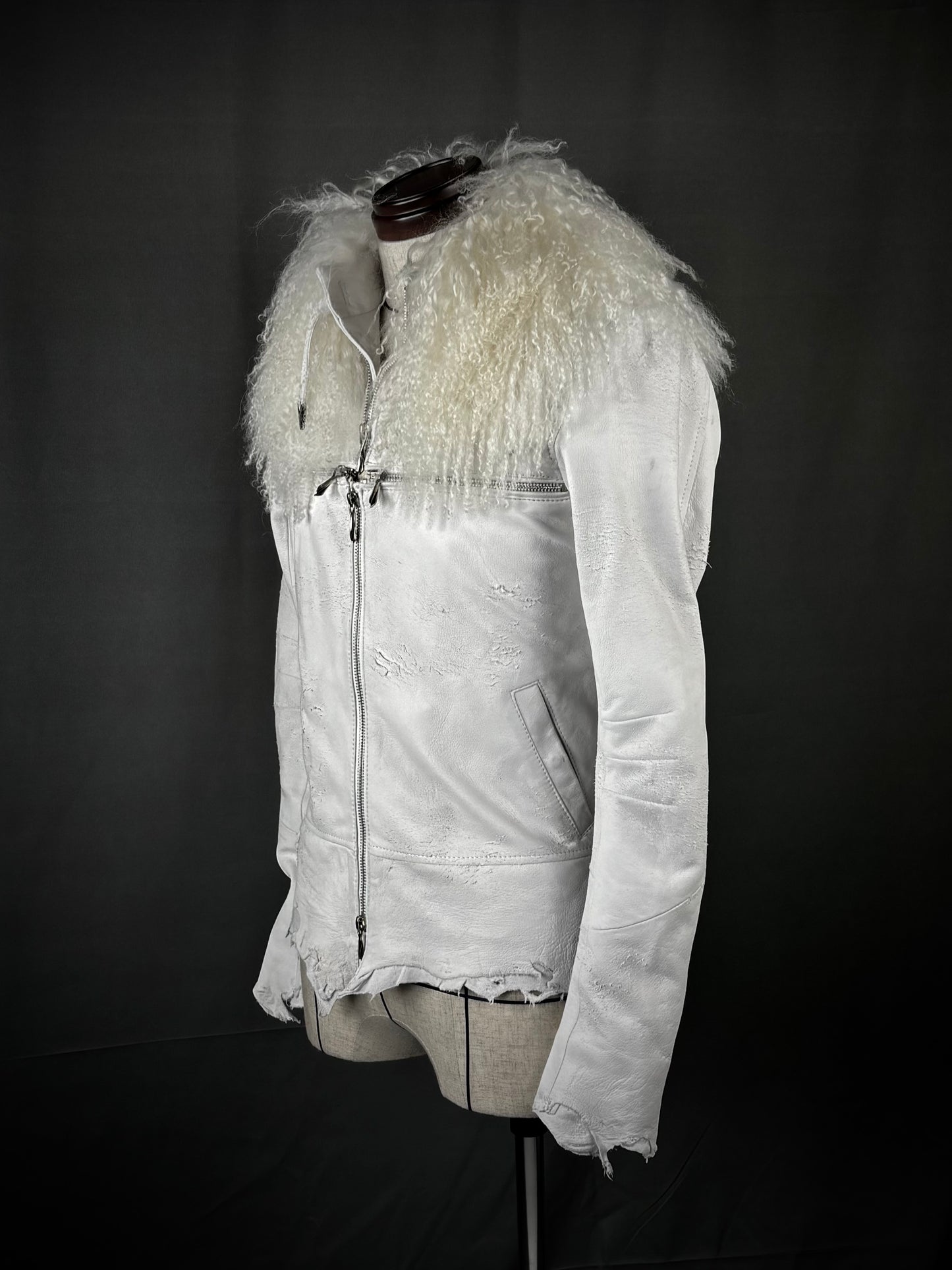 Cross ZipWhite with Detachable Fur / Pre-order 4 weeks